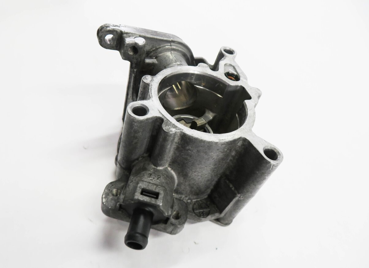 Thumbnail 3: 2012 AUDI Q5 (B8 8R) 2.0L TURBO ENGINE - BRAKE VACUUM PUMP