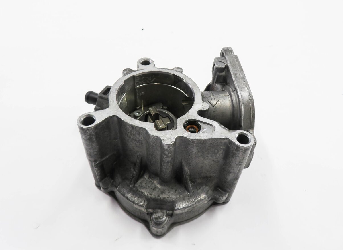 Thumbnail 5: 2012 AUDI Q5 (B8 8R) 2.0L TURBO ENGINE - BRAKE VACUUM PUMP