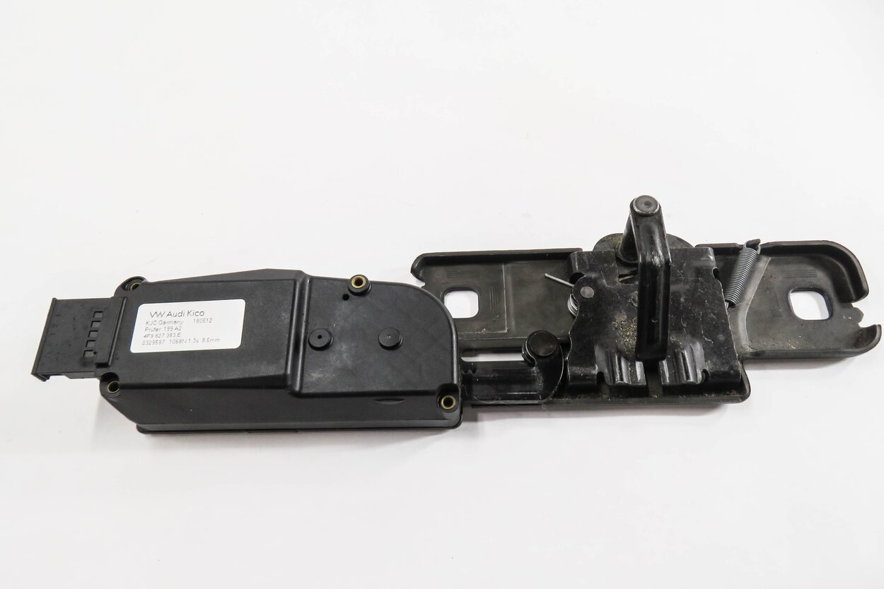 Thumbnail 5: 2012 AUDI Q5 (B8 8R) REAR TRUNK LOCK LATCH ACTUATOR MOTOR STRIKER PLATE