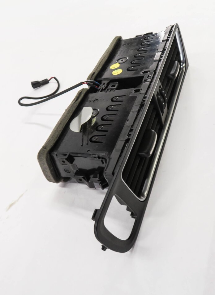 Thumbnail 3: 2012 AUDI Q5 (B8 8R) CENTER DASH HEATER A/C AIR VENT