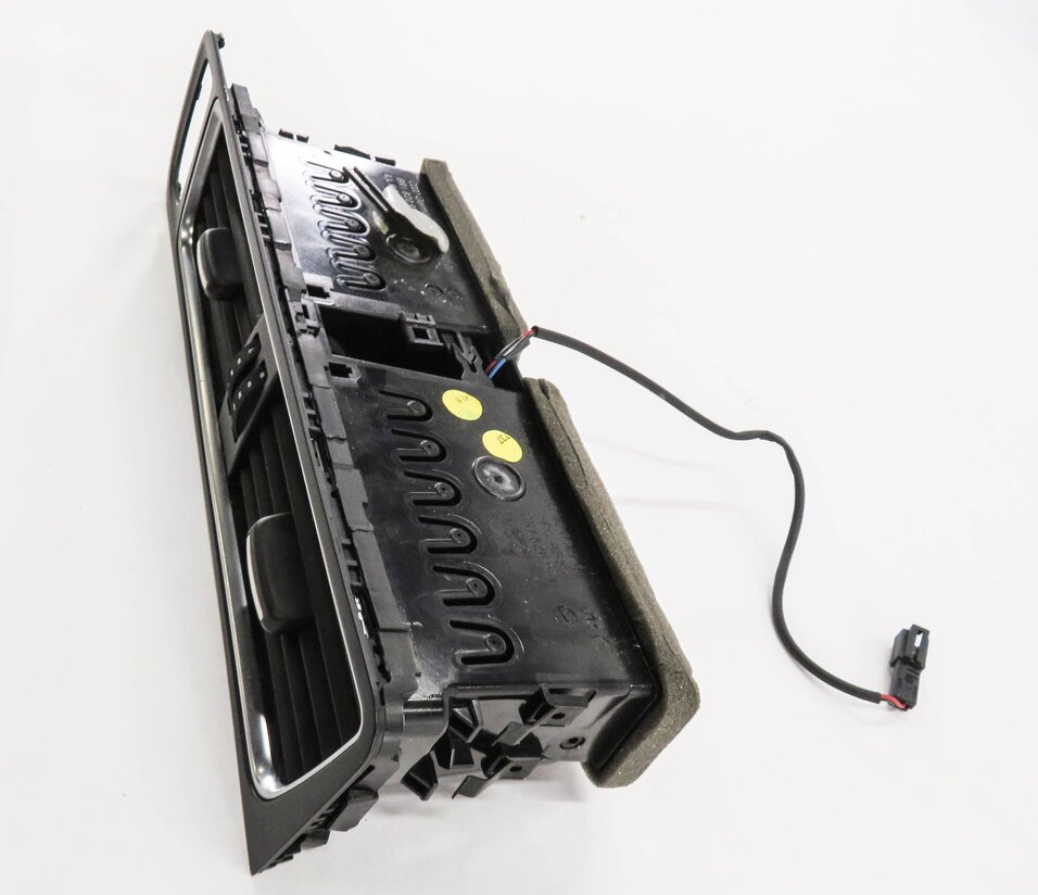 Thumbnail 4: 2012 AUDI Q5 (B8 8R) CENTER DASH HEATER A/C AIR VENT