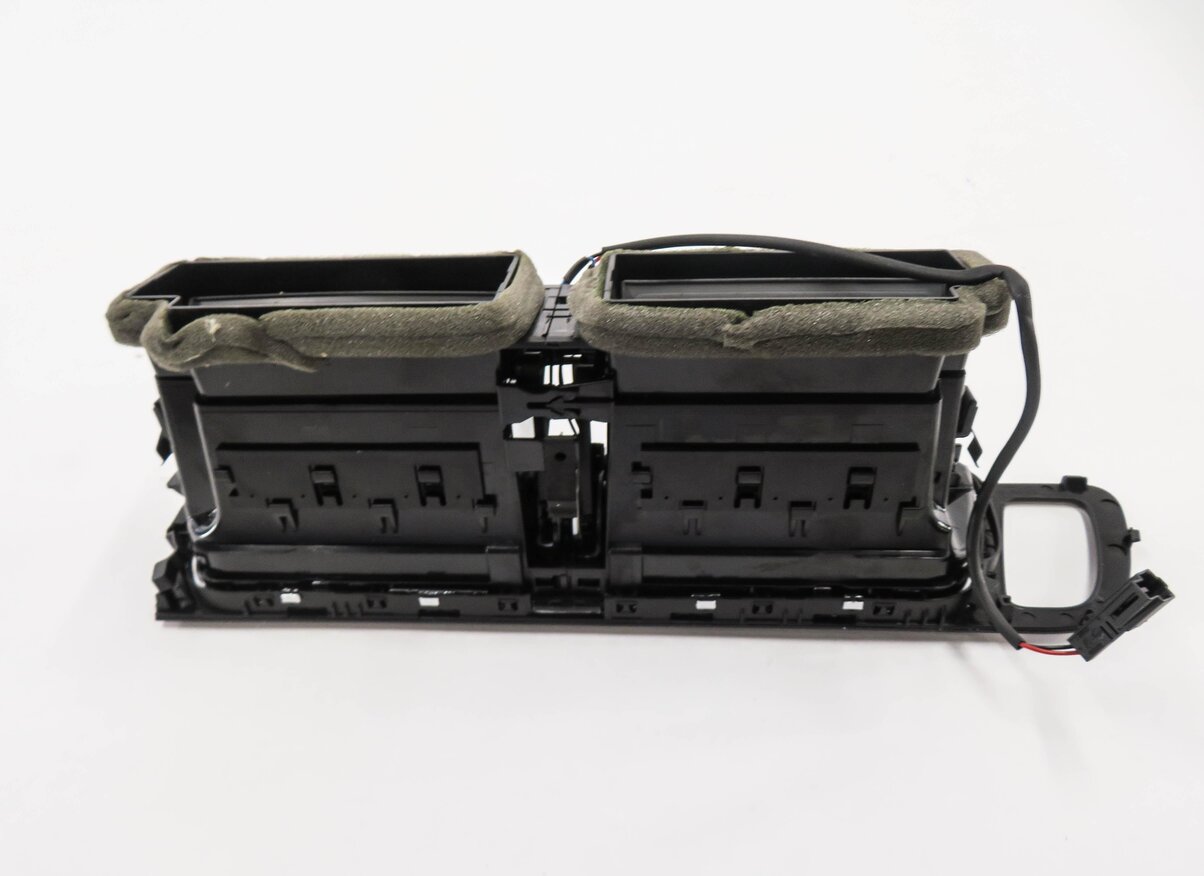 Thumbnail 6: 2012 AUDI Q5 (B8 8R) CENTER DASH HEATER A/C AIR VENT