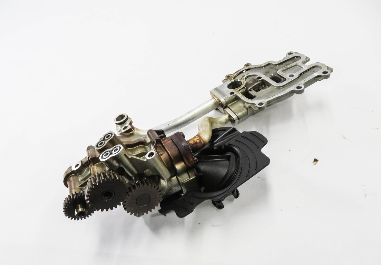 2011 AUDI A8 (D4 4H) 4.2L CDRA V8 ENGINE - OIL PUMP