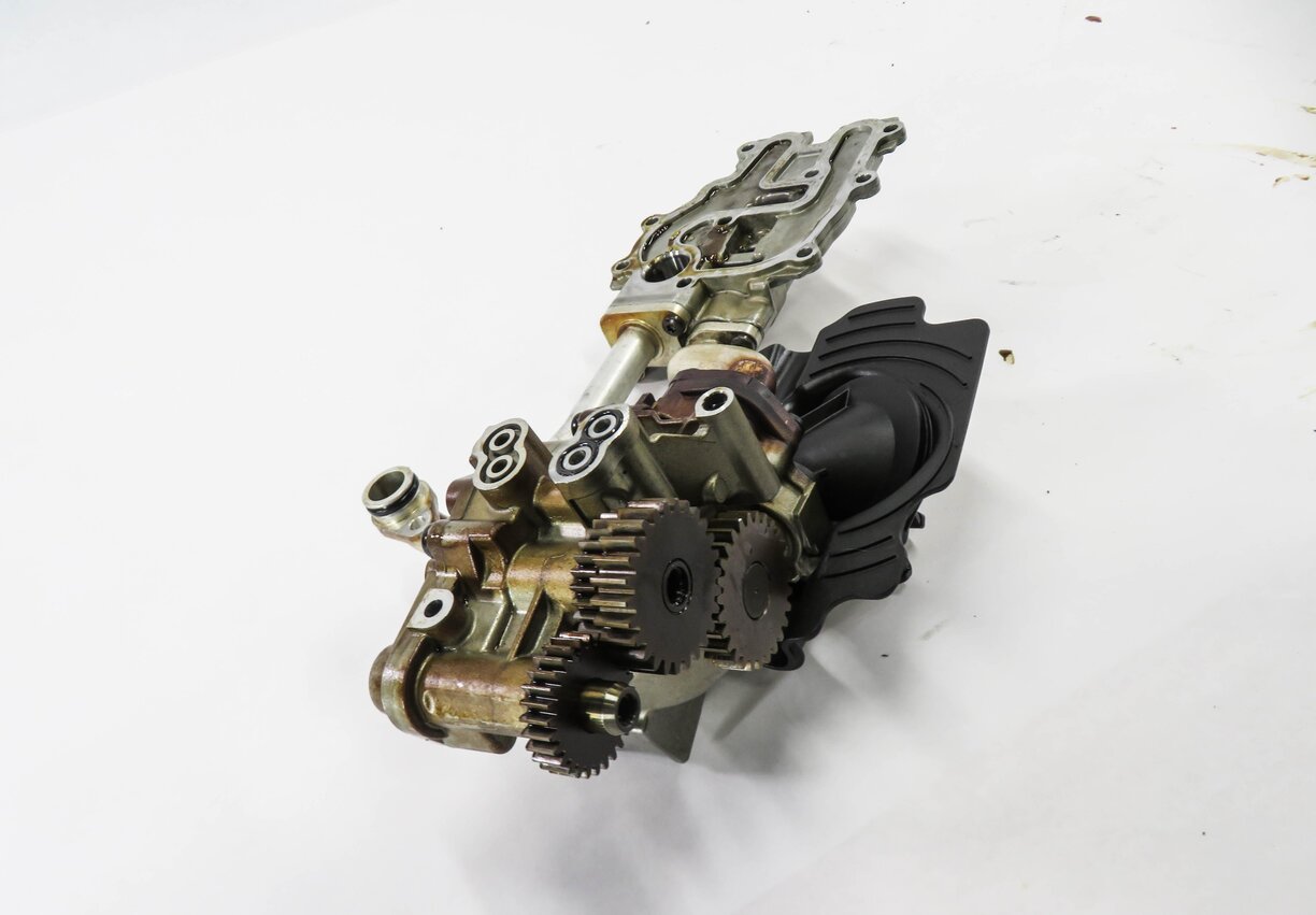 Thumbnail 3: 2011 AUDI A8 (D4 4H) 4.2L CDRA V8 ENGINE - OIL PUMP
