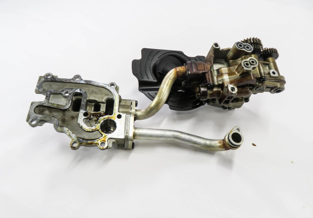 Thumbnail 5: 2011 AUDI A8 (D4 4H) 4.2L CDRA V8 ENGINE - OIL PUMP