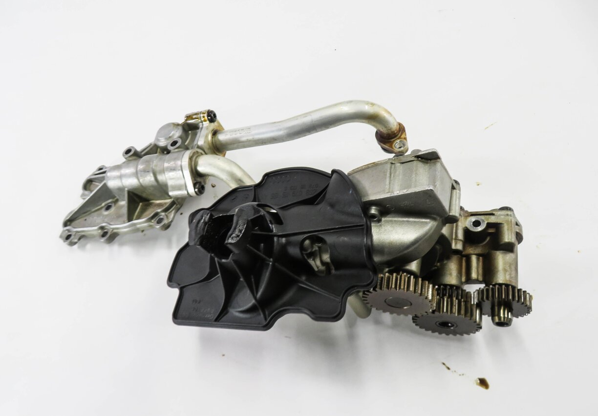 Thumbnail 6: 2011 AUDI A8 (D4 4H) 4.2L CDRA V8 ENGINE - OIL PUMP