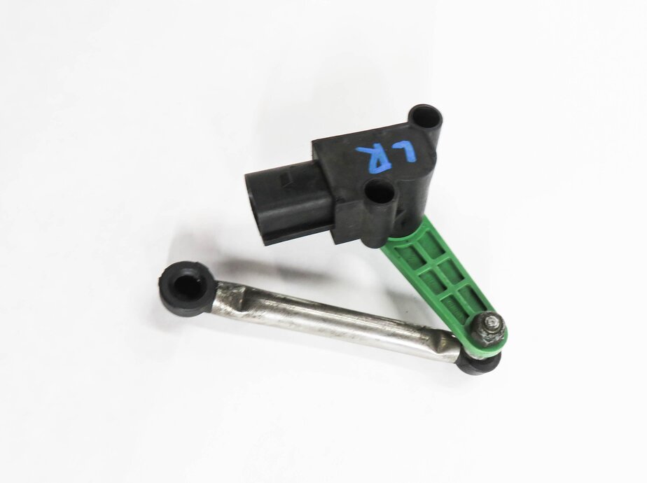Thumbnail 3: 2009 AUDI A4 (B8 8K) LEFT DRIVER REAR SUSPENSION HEIGHT LEVEL SENSOR