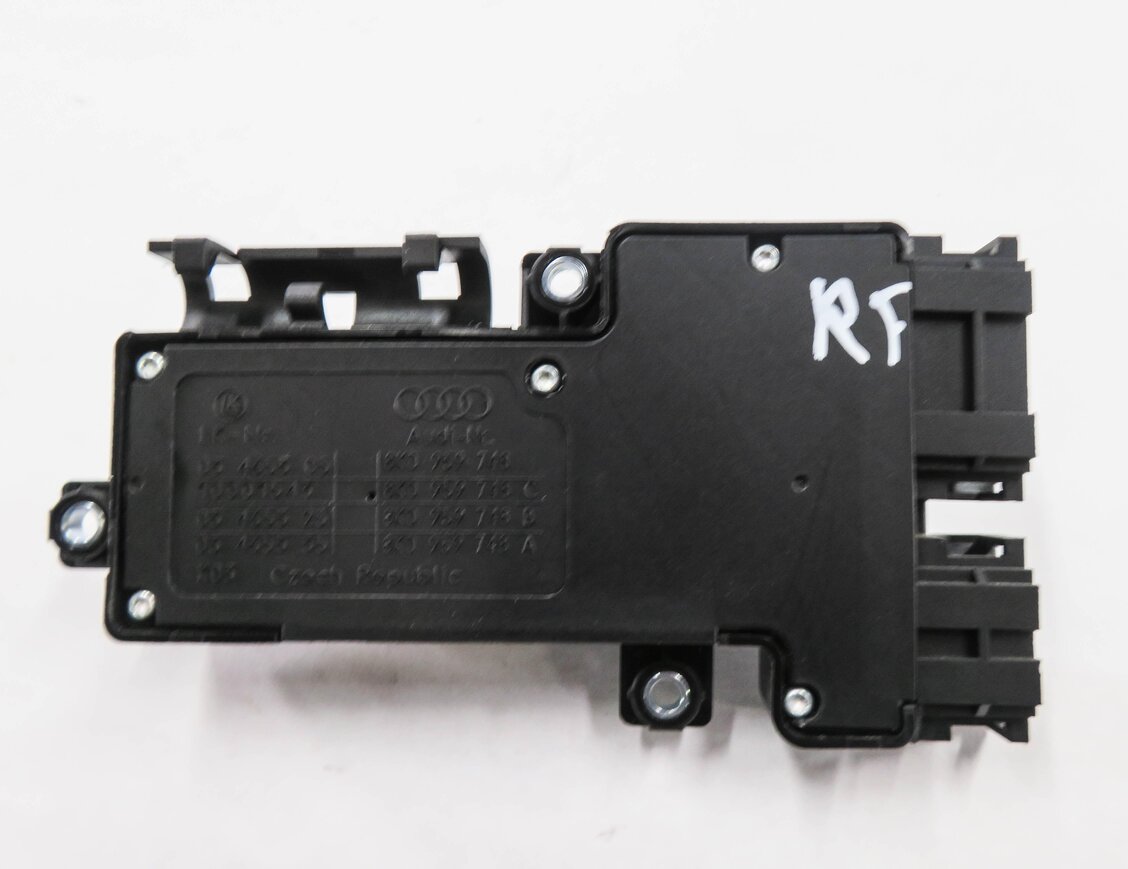Thumbnail 6: 2009 AUDI A4 (B8 8K) RIGHT FRONT PASSENGER SEAT ADJUSTMENT SWITCH BUTTON