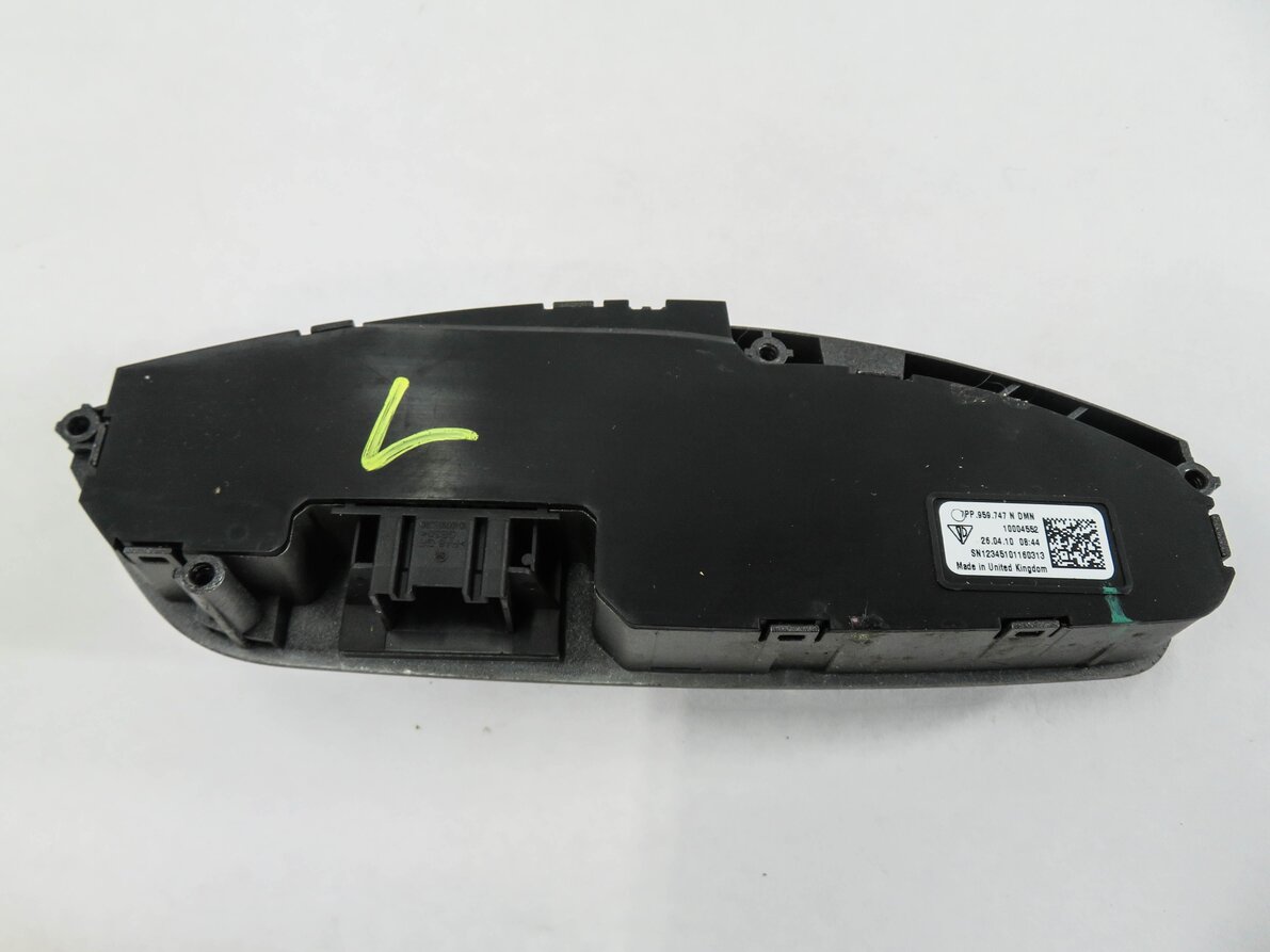 Thumbnail 6: 2011 PORSCHE CAYENNE (958) LEFT FRONT DRIVER SEAT ADJUSTMENT SWITCH BUTTON