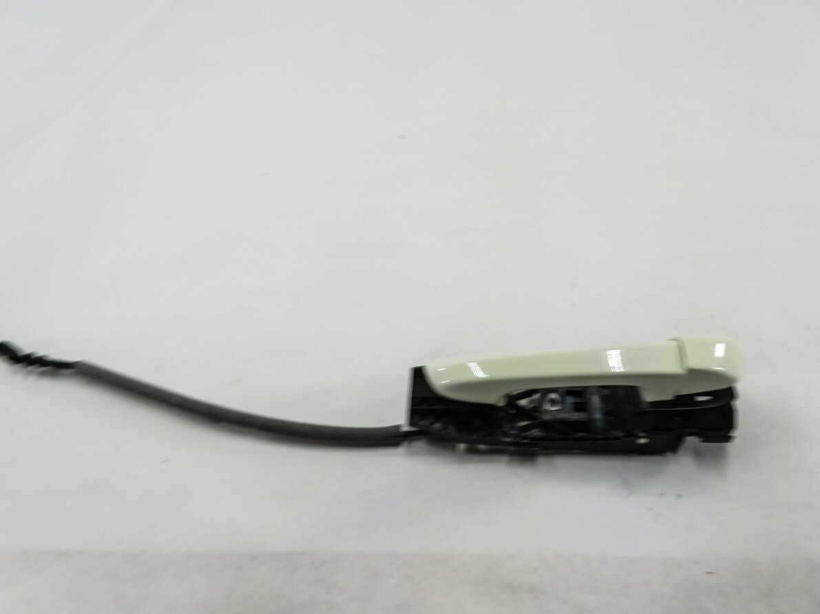 Thumbnail 2: 2011-2018 PORSCHE CAYENNE (958) LEFT REAR EXTERIOR DOOR HANDLE (SAND WHITE)