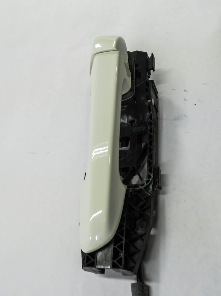 Thumbnail 4: 2011-2018 PORSCHE CAYENNE (958) LEFT REAR EXTERIOR DOOR HANDLE (SAND WHITE)