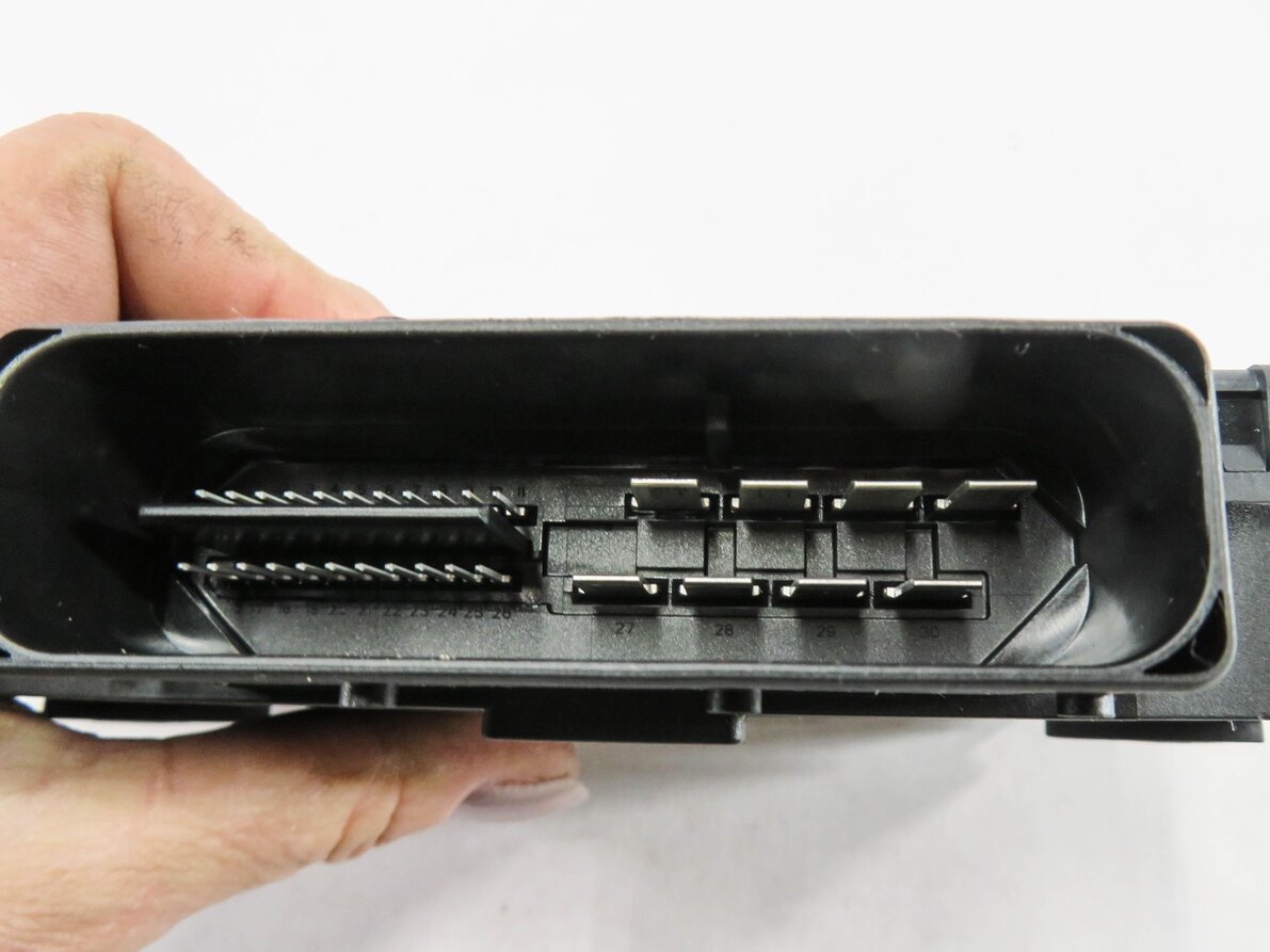 Thumbnail 6: 2011 PORSCHE CAYENNE (958) PARKING BRAKE CONTROL MODULE