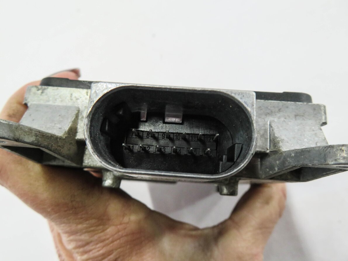 Thumbnail 6: 2011-2016 PORSCHE CAYENNE (958) RIGHT PASSENGER REAR BLIND SPOT RADAR MODULE