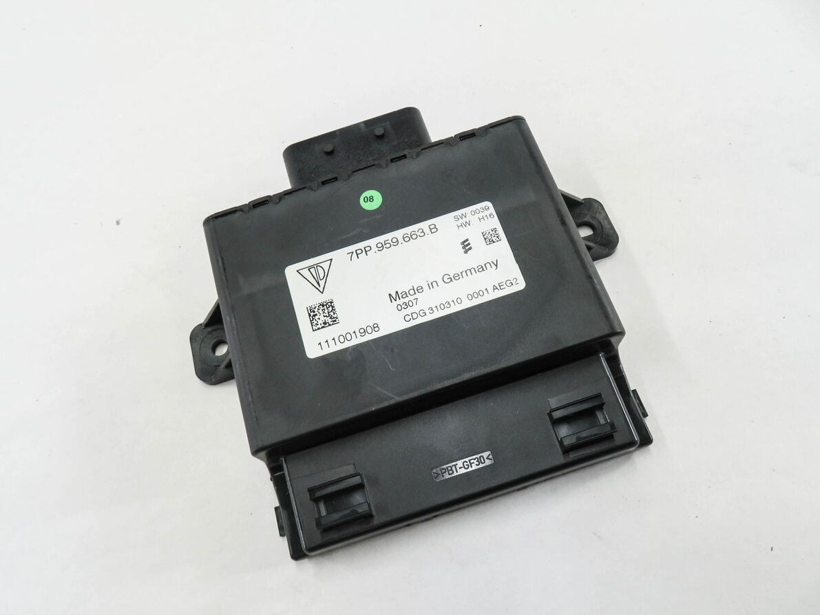 Thumbnail 1: 2011 PORSCHE CAYENNE (958) VOLTAGE CONVERTER CONTROL MODULE