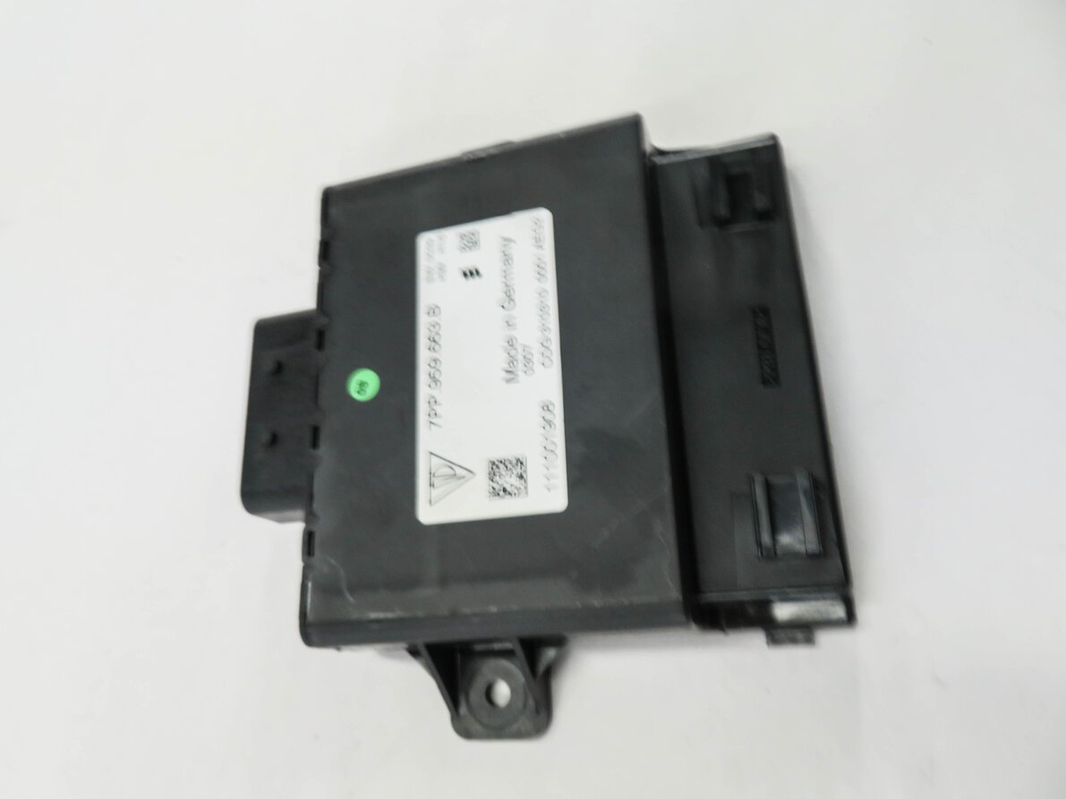 Thumbnail 3: 2011 PORSCHE CAYENNE (958) VOLTAGE CONVERTER CONTROL MODULE