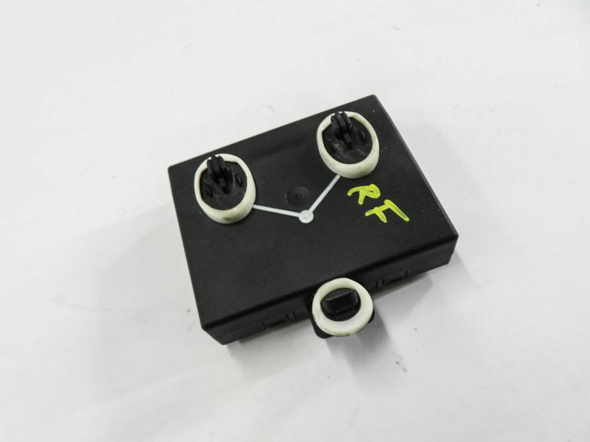 Thumbnail 1: 2011 PORSCHE CAYENNE (958) RIGHT FRONT PASSENGER DOOR CONTROL MODULE