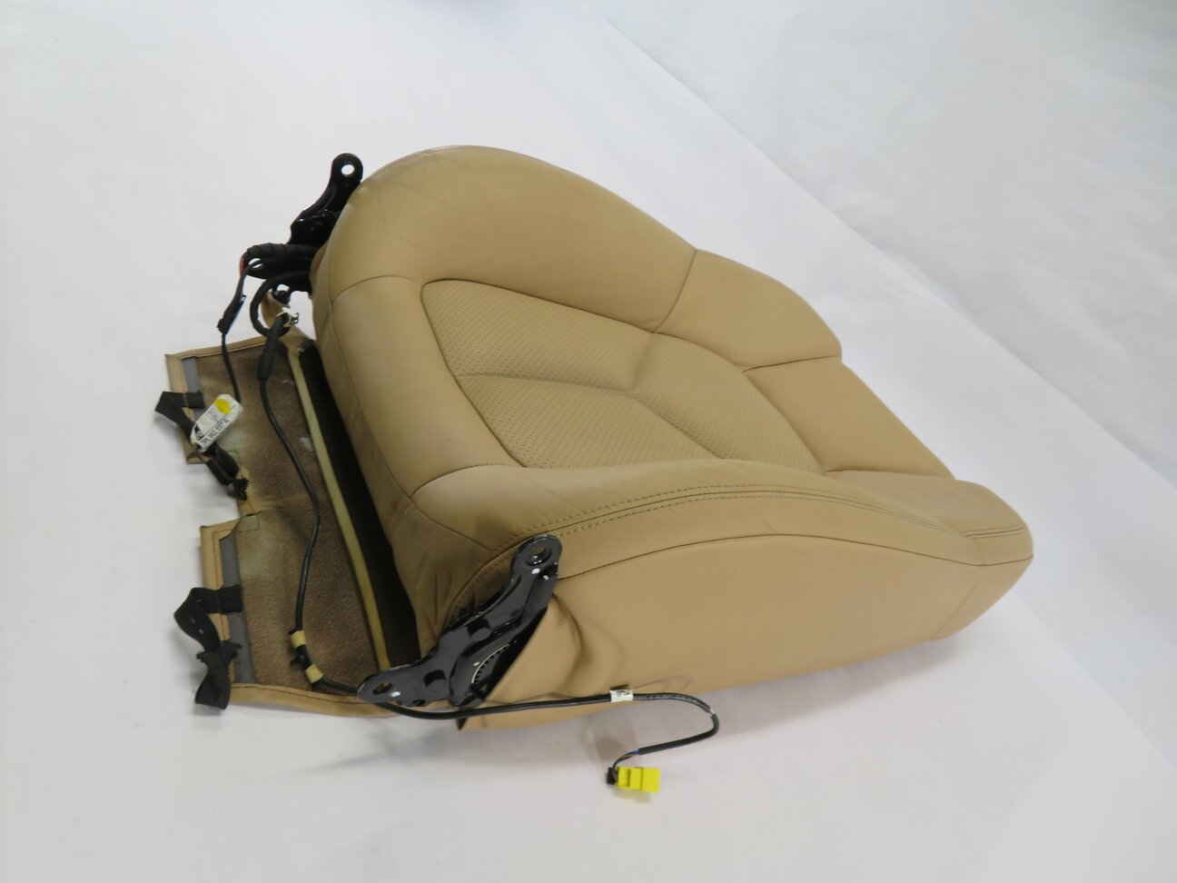 Thumbnail 2: 2011 PORSCHE CAYENNE (958) PASSENGER - UPPER TOP HEATED SEAT CUSHION (BEIGE)