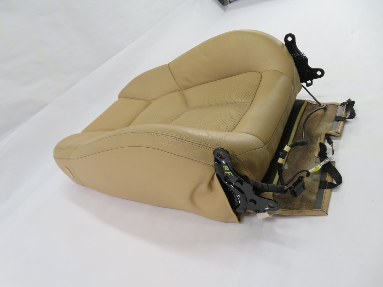 Thumbnail 3: 2011 PORSCHE CAYENNE (958) PASSENGER - UPPER TOP HEATED SEAT CUSHION (BEIGE)