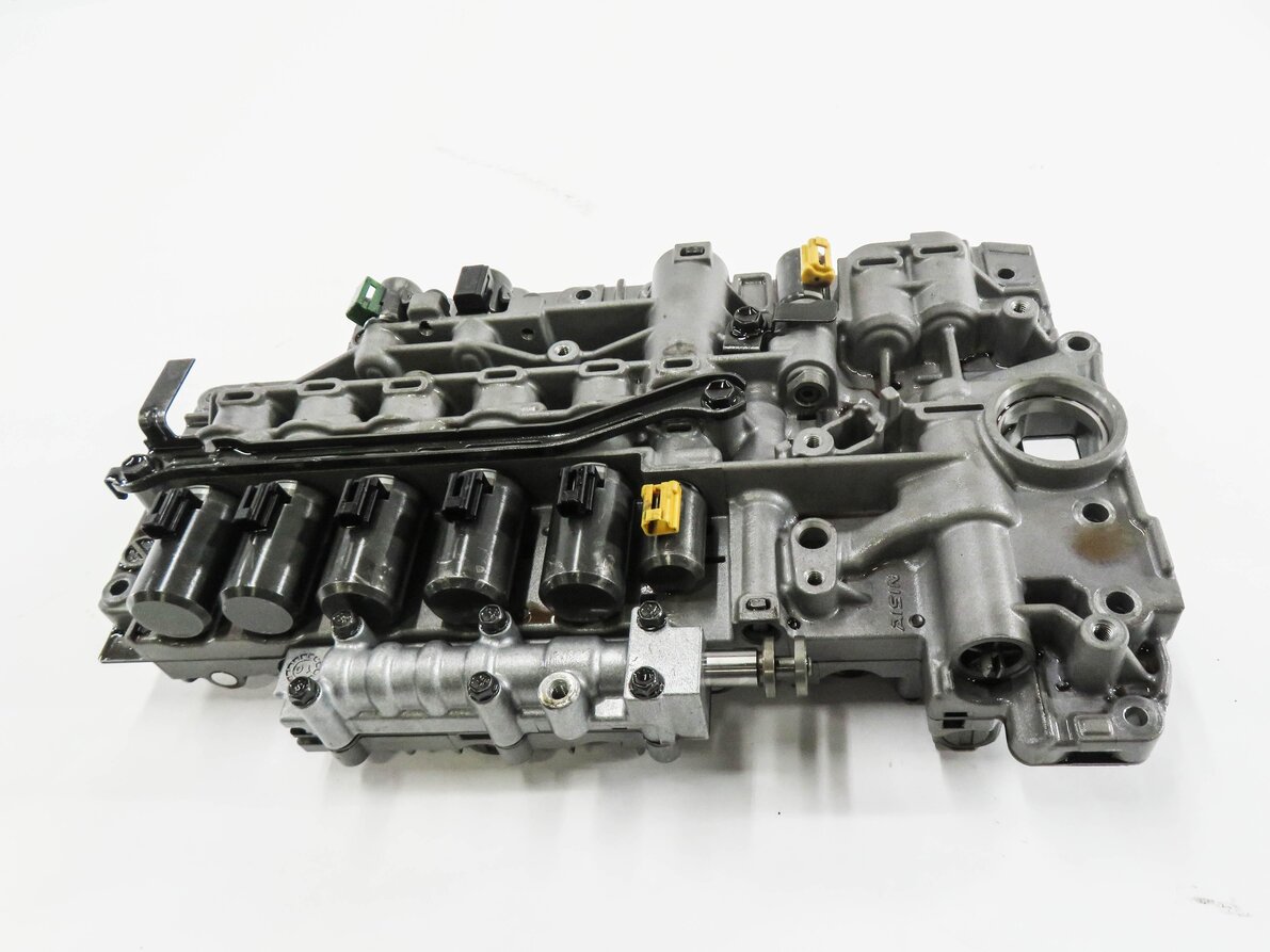 Thumbnail 2: 2011-2018 PORSCHE CAYENNE (958) S / GTS / BASE - TRANSMISSION VALVE BODY