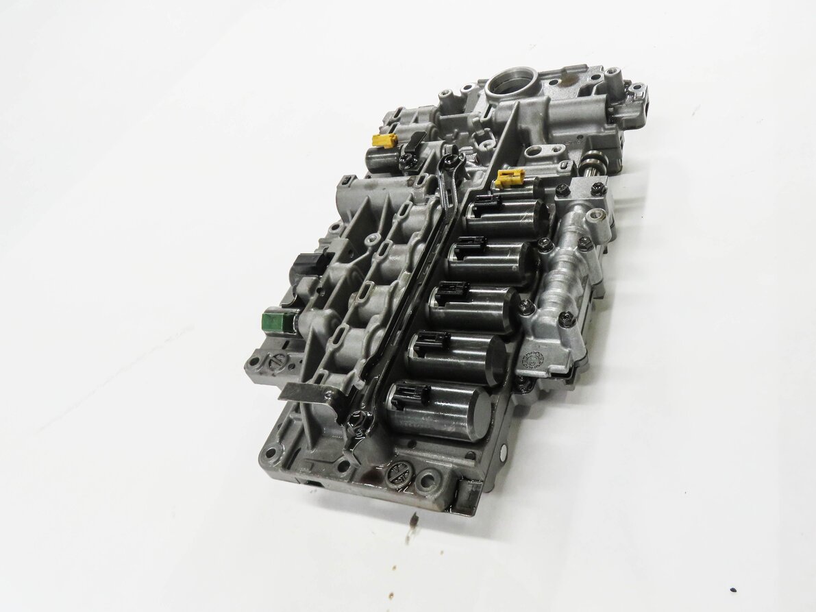 Thumbnail 3: 2011-2018 PORSCHE CAYENNE (958) S / GTS / BASE - TRANSMISSION VALVE BODY