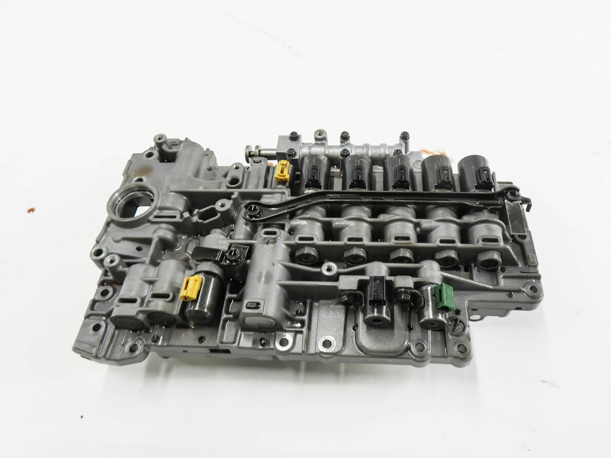 Thumbnail 5: 2011-2018 PORSCHE CAYENNE (958) S / GTS / BASE - TRANSMISSION VALVE BODY