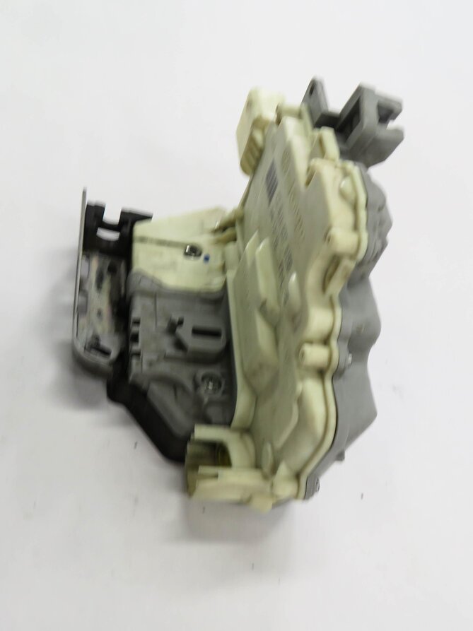 Thumbnail 3: 09-18 AUDI / PORSCHE - A4 A5 Q5 S4 TT CAYENNE PANAMERA TOURAEG DRIVER DOOR LATCH