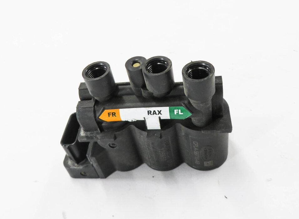 Thumbnail 2: 2013 RANGE ROVER (L405) FRONT AIR SUSPENSION VALVE BLOCK