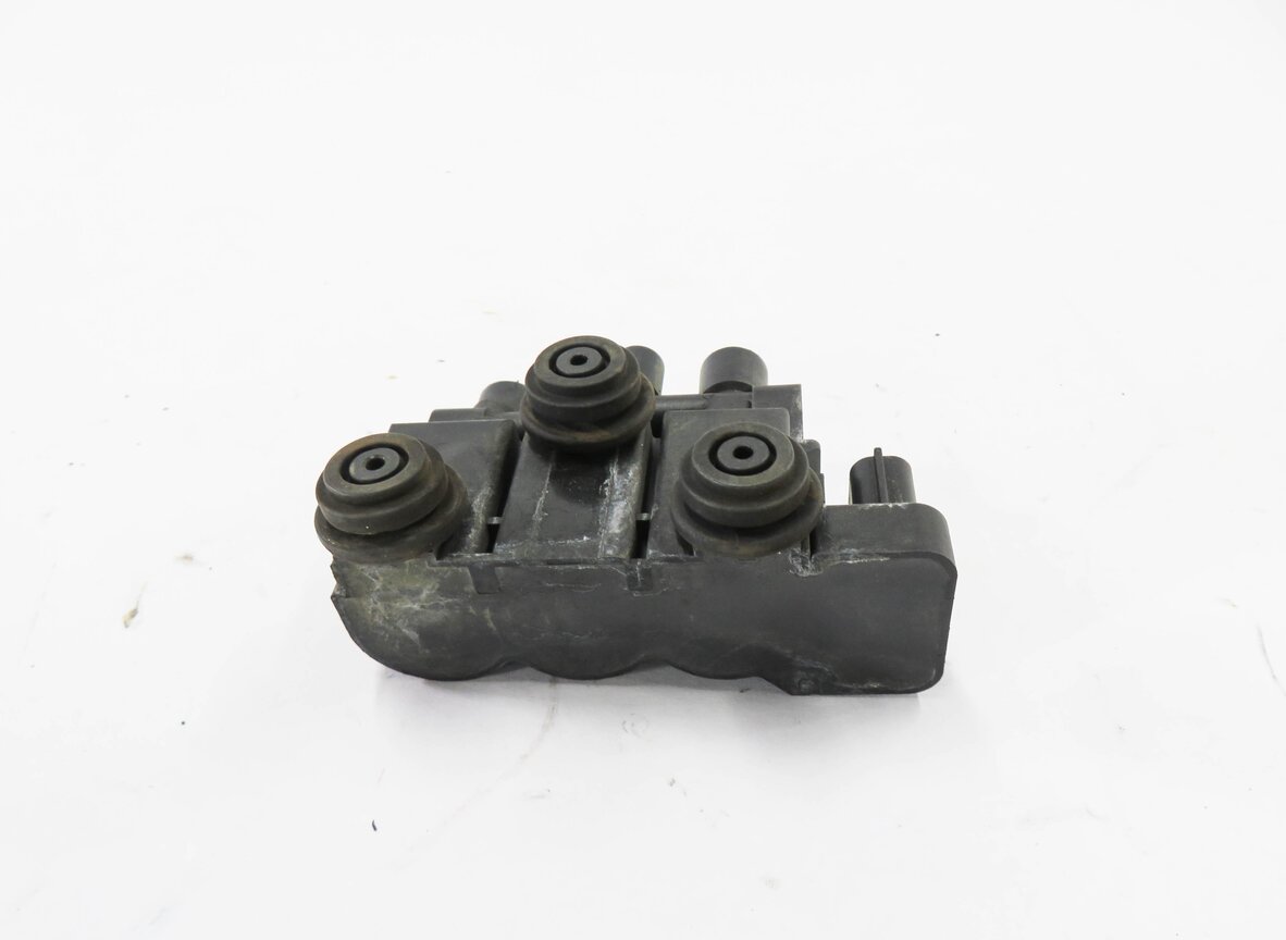 Thumbnail 6: 2013 RANGE ROVER (L405) FRONT AIR SUSPENSION VALVE BLOCK