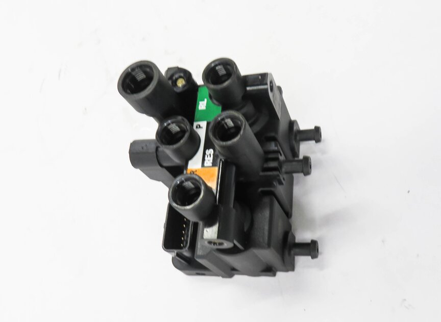 Thumbnail 4: 2013 RANGE ROVER (L405) REAR AIR SUSPENSION VALVE BLOCK