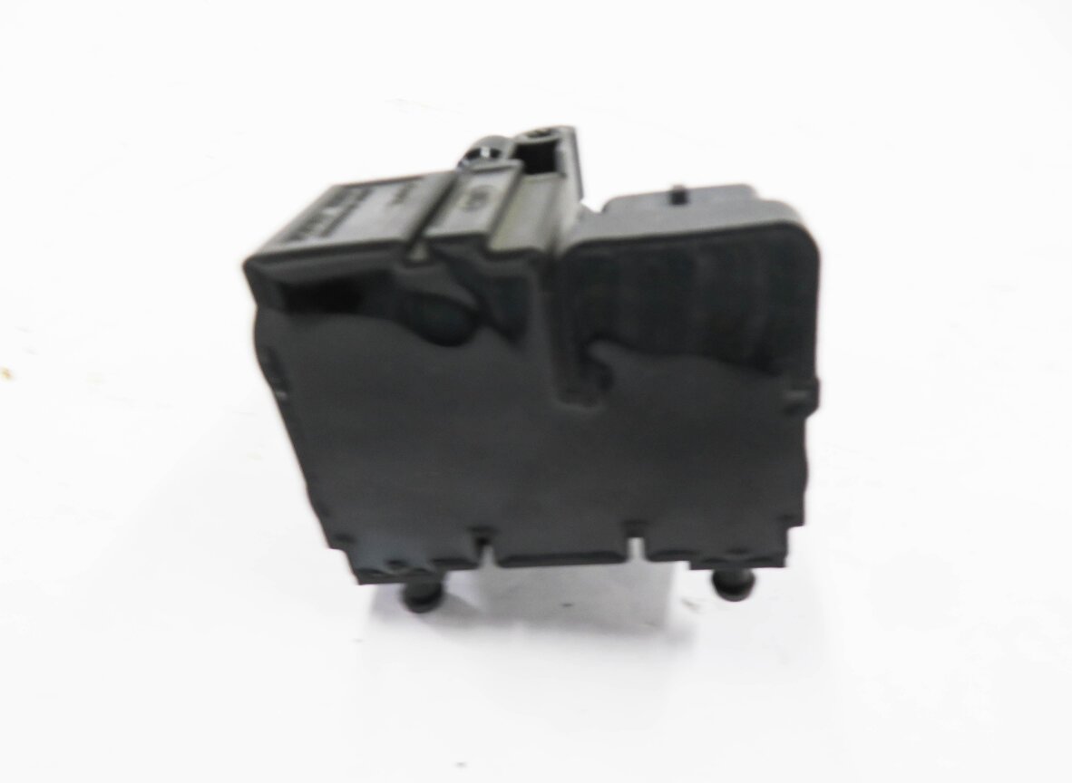 Thumbnail 6: 2013 RANGE ROVER (L405) REAR AIR SUSPENSION VALVE BLOCK