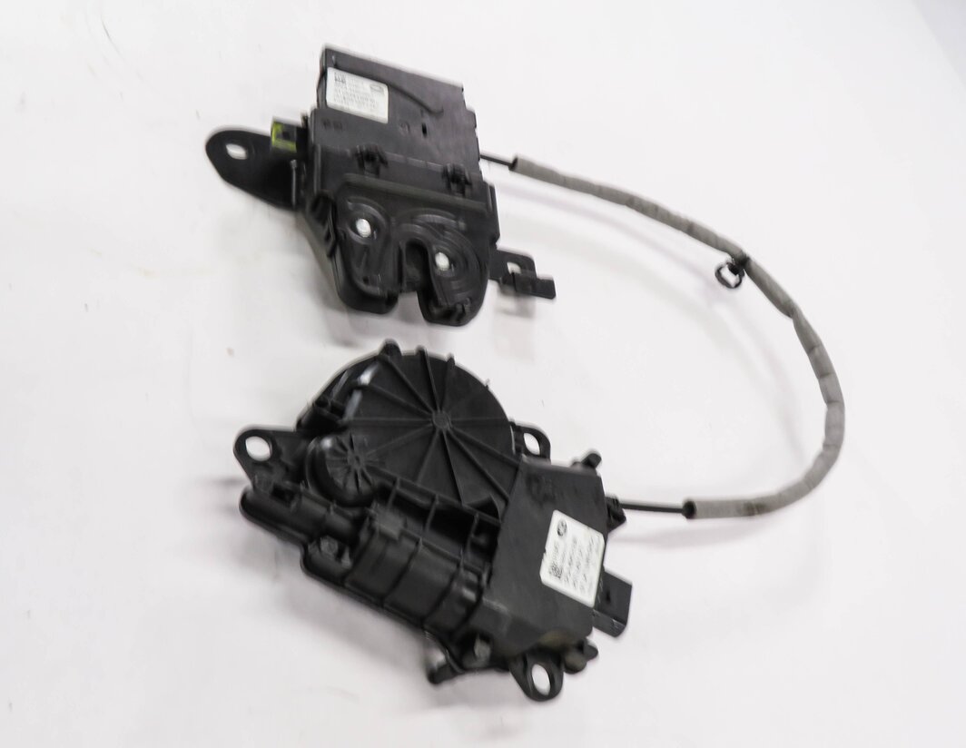 Thumbnail 4: 2013 RANGE ROVER (L405) RIGHT PASSENGER REAR TRUNK LOCK LATCH ACTUATOR w/ MOTOR