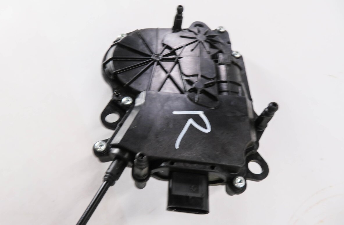 Thumbnail 8: 2013 RANGE ROVER (L405) RIGHT PASSENGER REAR TRUNK LOCK LATCH ACTUATOR w/ MOTOR