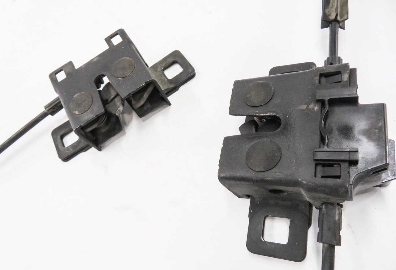 Thumbnail 3: 2013 RANGE ROVER (L405) FRONT LOWER HOOD LOCK LATCH SET w/ CABLE
