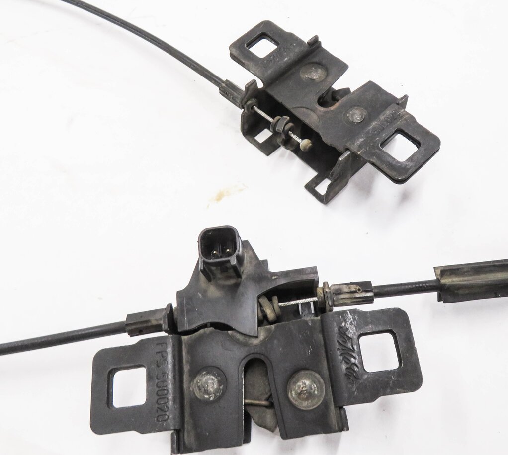 Thumbnail 5: 2013 RANGE ROVER (L405) FRONT LOWER HOOD LOCK LATCH SET w/ CABLE