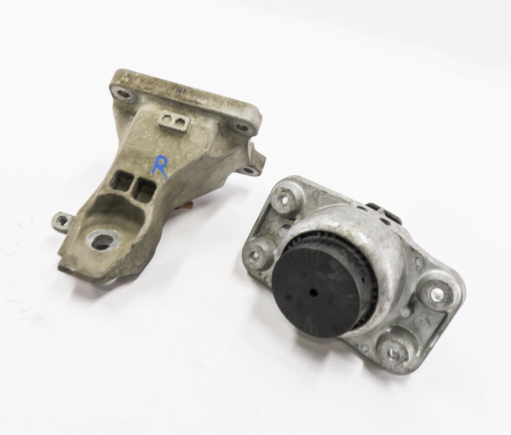 2013 RANGE ROVER (L405) 5.0L AJ133 V8 ENGINE - RIGHT MOTOR MOUNT BRACKET