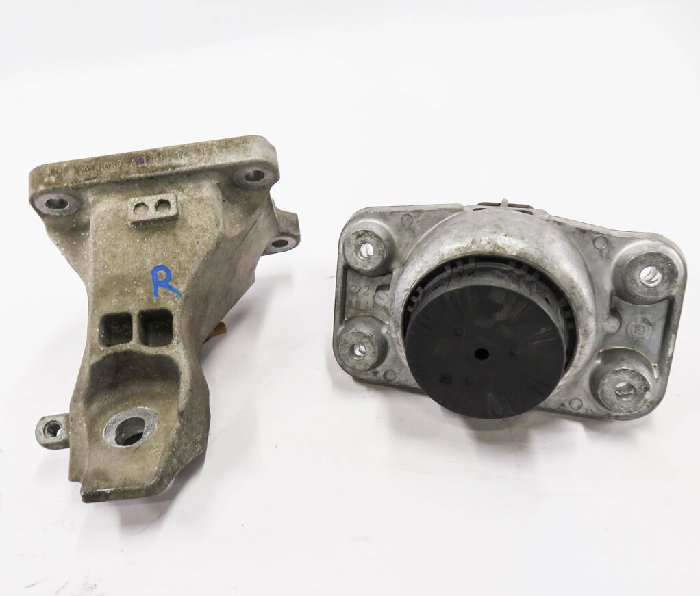 Thumbnail 2: 2013 RANGE ROVER (L405) 5.0L AJ133 V8 ENGINE - RIGHT MOTOR MOUNT BRACKET