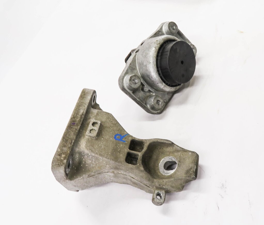 Thumbnail 4: 2013 RANGE ROVER (L405) 5.0L AJ133 V8 ENGINE - RIGHT MOTOR MOUNT BRACKET