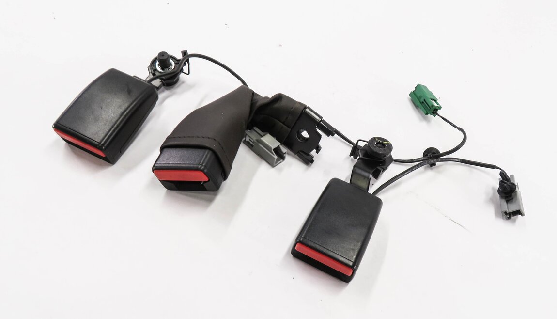 Thumbnail 1: 2013 RANGE ROVER (L405) REAR SEAT - SEATBELT BUCKLE RECEIVER SET-3 (BLACK)