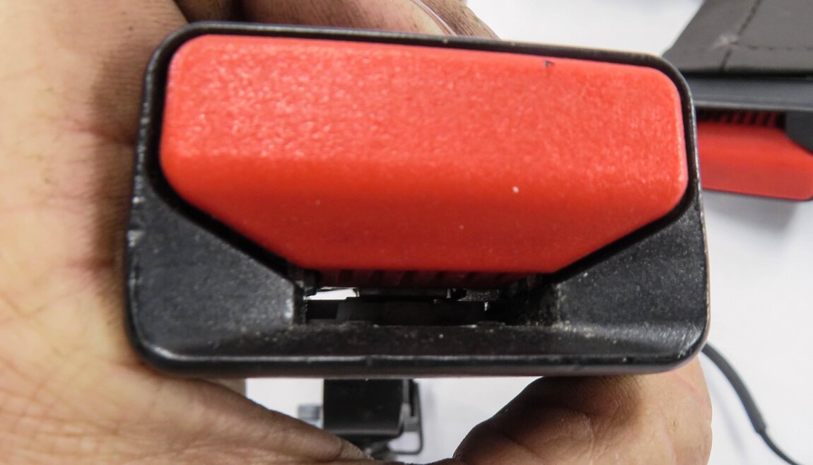 Thumbnail 6: 2013 RANGE ROVER (L405) REAR SEAT - SEATBELT BUCKLE RECEIVER SET-3 (BLACK)