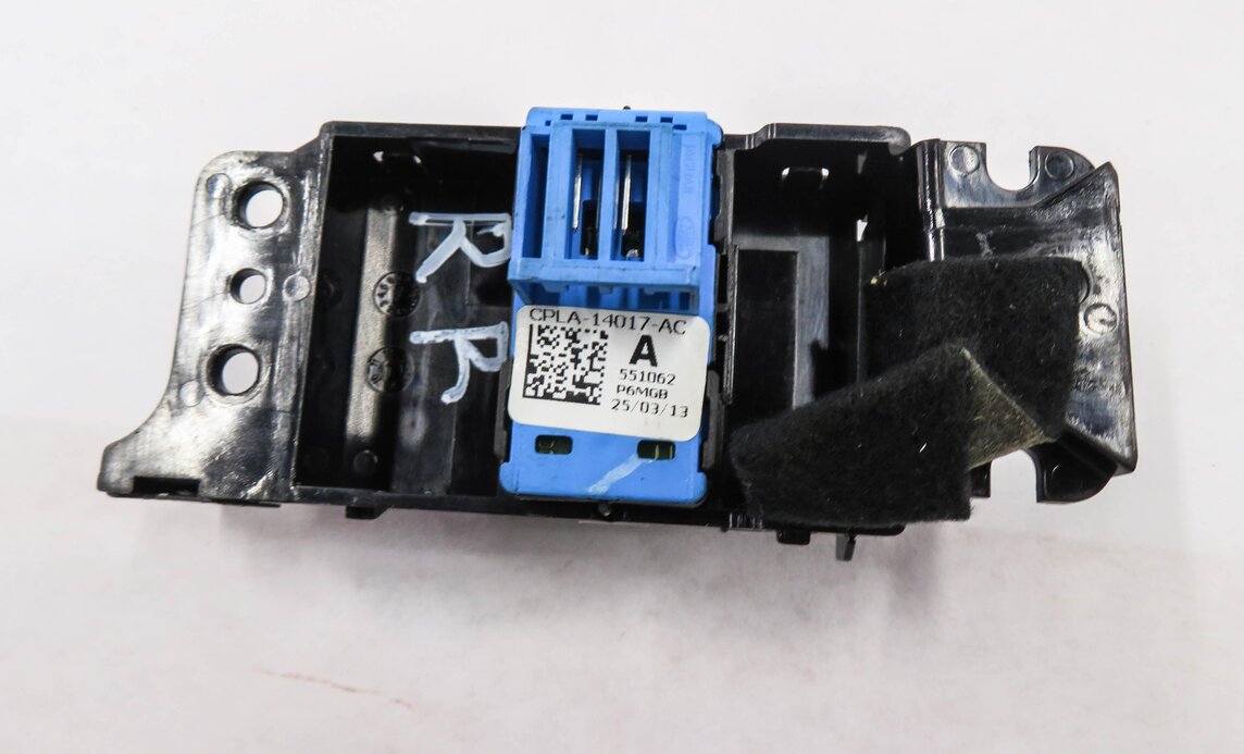 Thumbnail 5: 2013 RANGE ROVER (L405) RIGHT REAR DOOR LOCK / UNLOCK SWITCH BUTTON