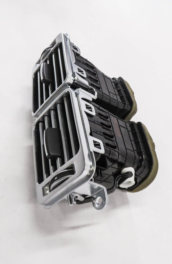 Thumbnail 4: 2013 RANGE ROVER (L405) REAR CENTER CONSOLE HEATER A/C AIR VENT