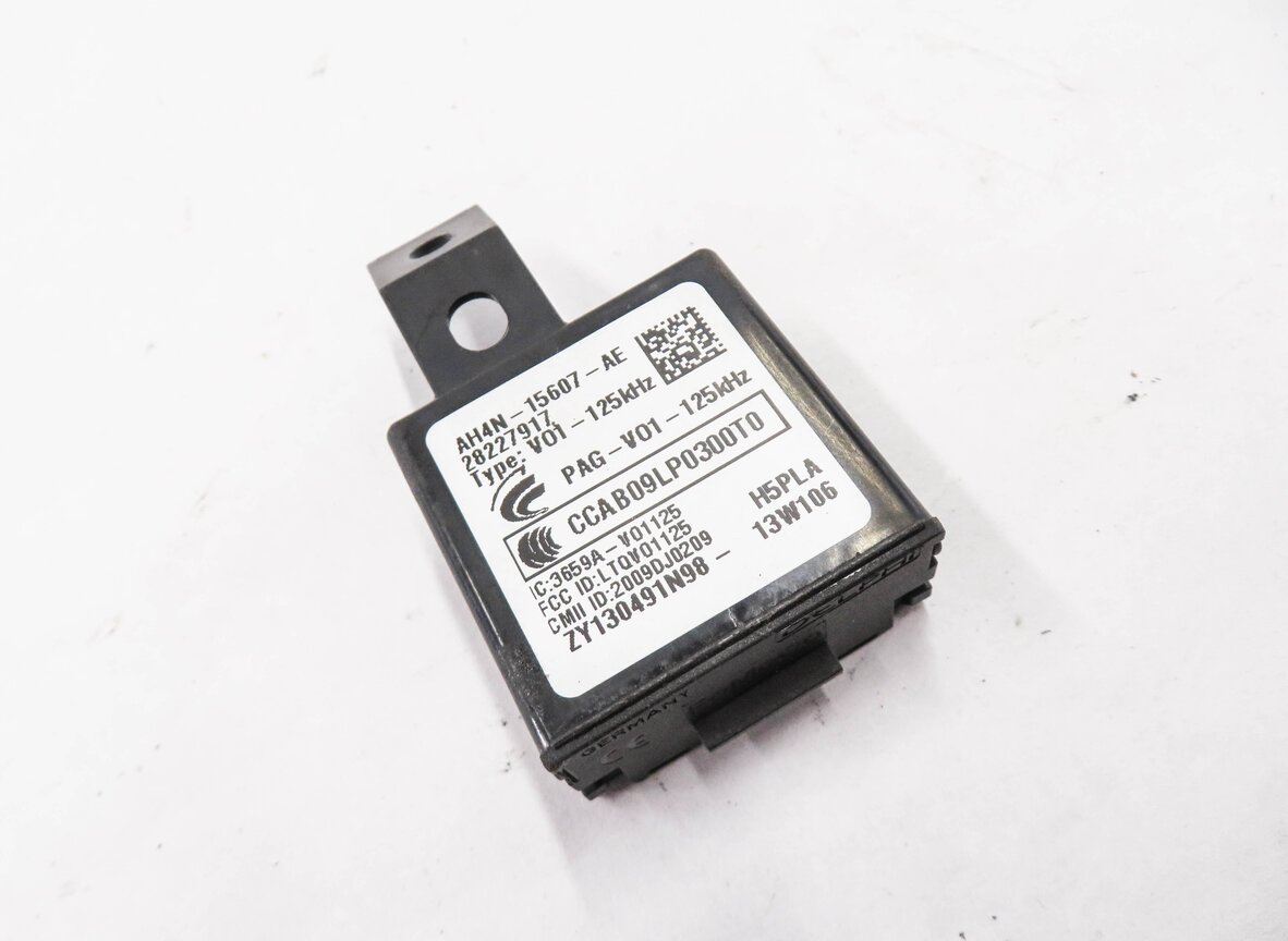 Thumbnail 1: 2013 RANGE ROVER (L405) KEYLESS ENTRY ANTENNA RECEIVER MODULE
