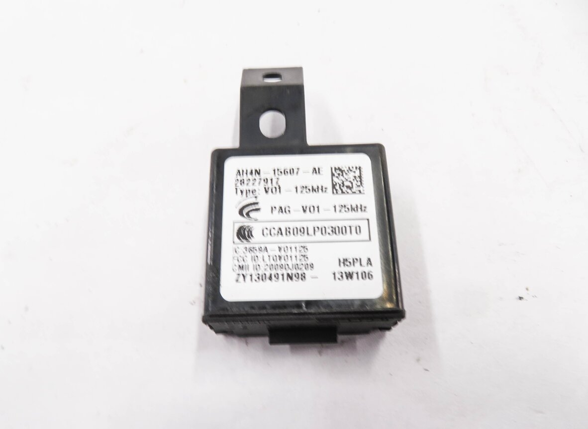 Thumbnail 2: 2013 RANGE ROVER (L405) KEYLESS ENTRY ANTENNA RECEIVER MODULE