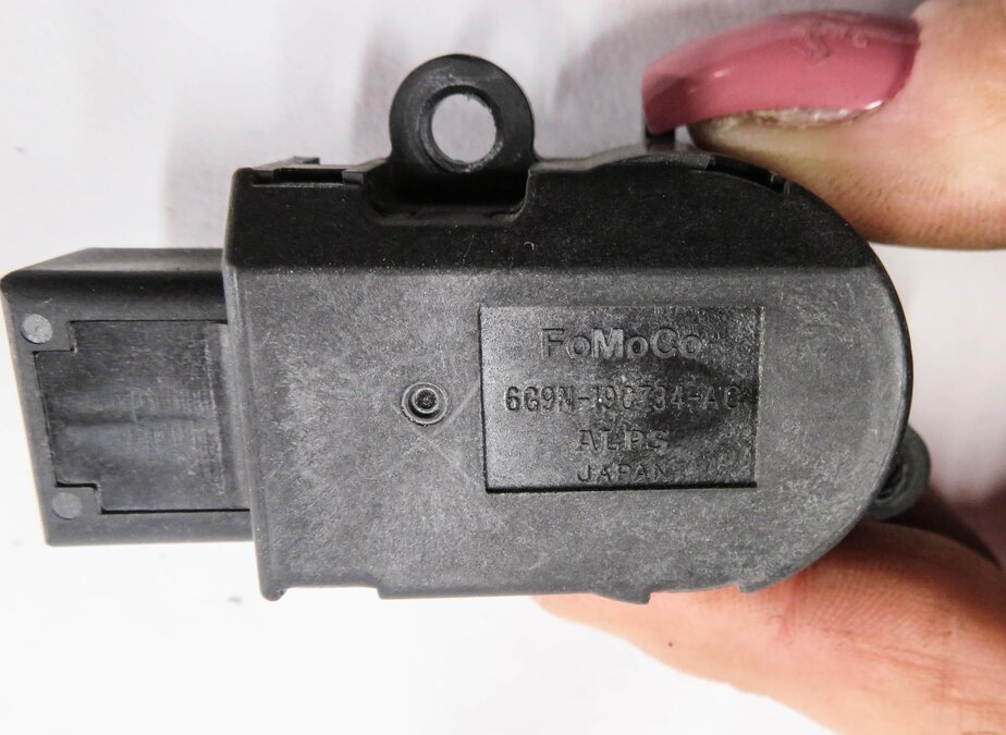 Thumbnail 6: 2013 RANGE ROVER (L405) AIR TEMPERATURE CONTROL SENSOR