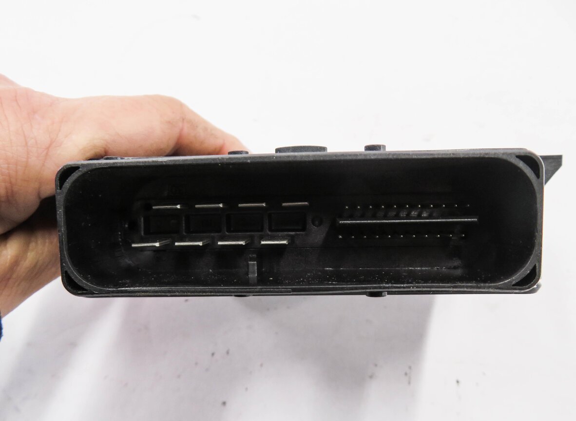Thumbnail 7: 2013 RANGE ROVER (L405) PARKING BRAKE CONTROL MODULE