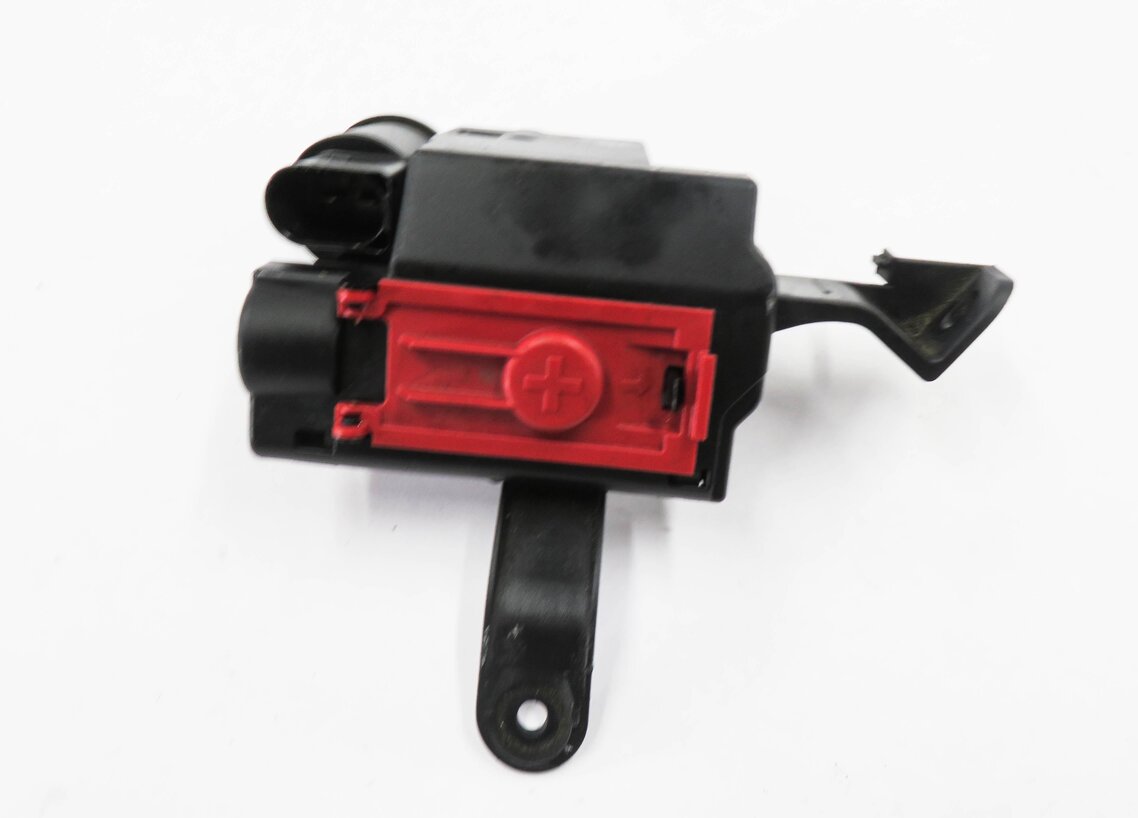 Thumbnail 2: 2018 AUDI A4 (B9 8W) POSITVIE BATTERY TERMINAL POWER SUPPLY JUNCTION BLOCK