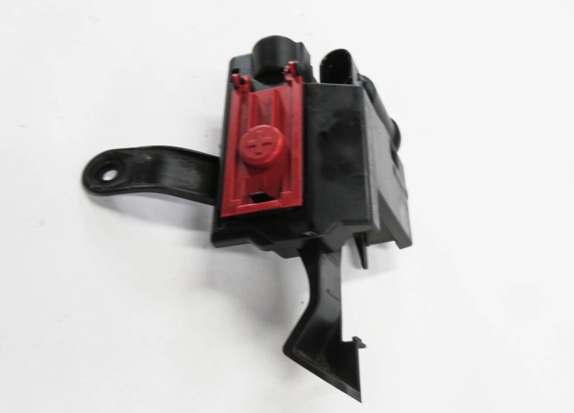 Thumbnail 4: 2018 AUDI A4 (B9 8W) POSITVIE BATTERY TERMINAL POWER SUPPLY JUNCTION BLOCK