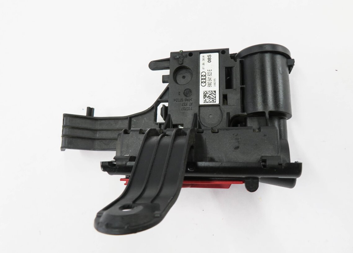Thumbnail 6: 2018 AUDI A4 (B9 8W) POSITVIE BATTERY TERMINAL POWER SUPPLY JUNCTION BLOCK