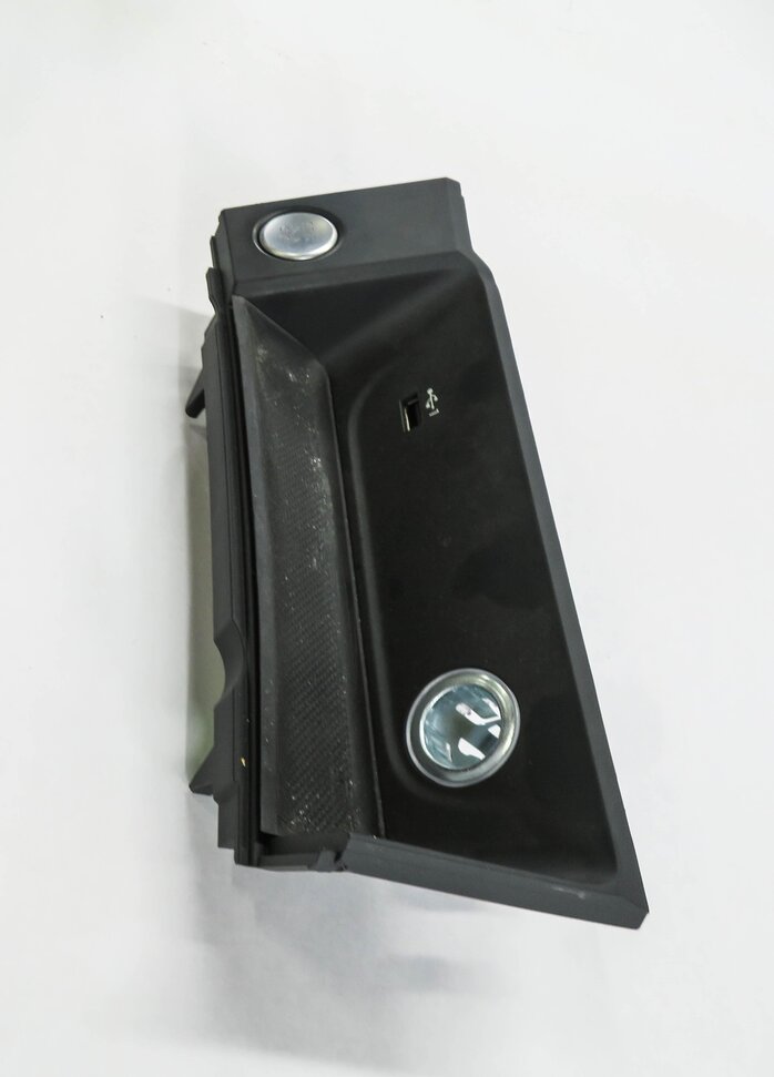 Thumbnail 5: 2018 AUDI A4 (B9 8W) FRONT CONSOLE STORAGE TRAY w/ USB & START STOP SWITCH