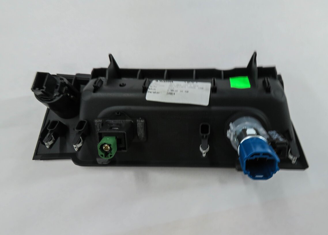 Thumbnail 8: 2018 AUDI A4 (B9 8W) FRONT CONSOLE STORAGE TRAY w/ USB & START STOP SWITCH